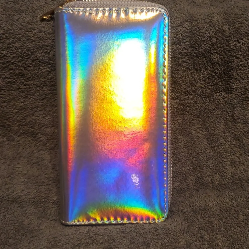 BNWT: Irendescent Wallet - Picture 3 of 9